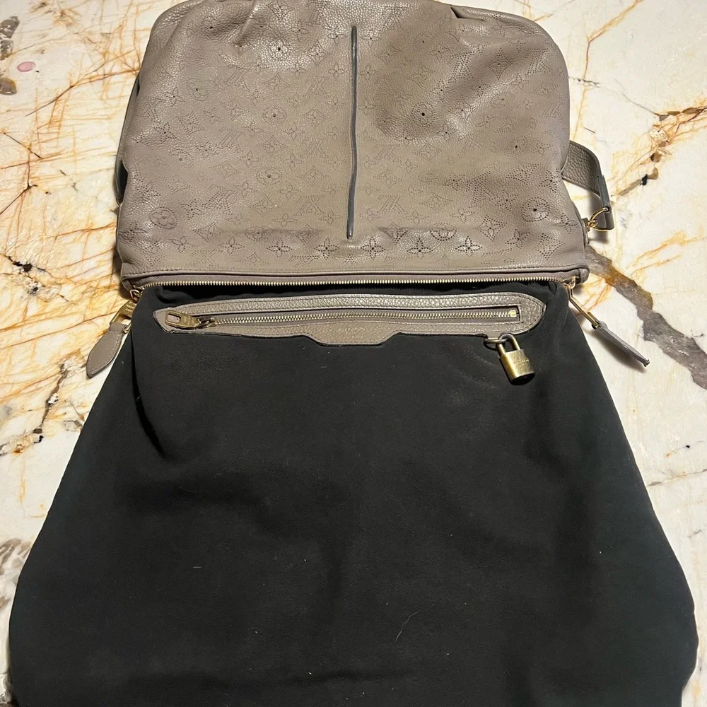 Authentic Louis Vuitton Ombre taupe Mahina leather SELENE MM Shoulder Bag - Picture 7 of 11